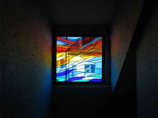 Okno doświetlające w korytarzu